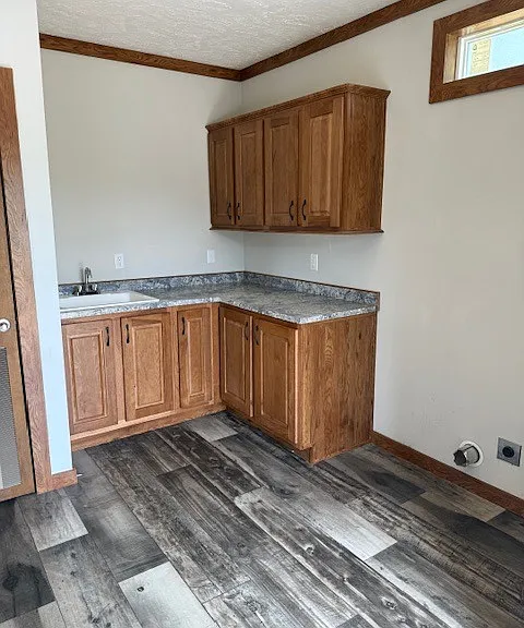 415 Thomas Ln — Photo 25