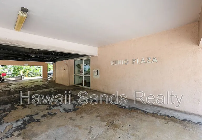 2442 Kuhio Ave #702 — Photo 23