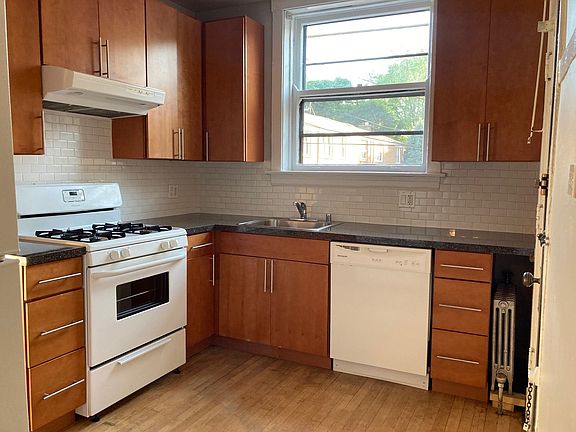 2nd image of 1619 W Thome Ave #1S