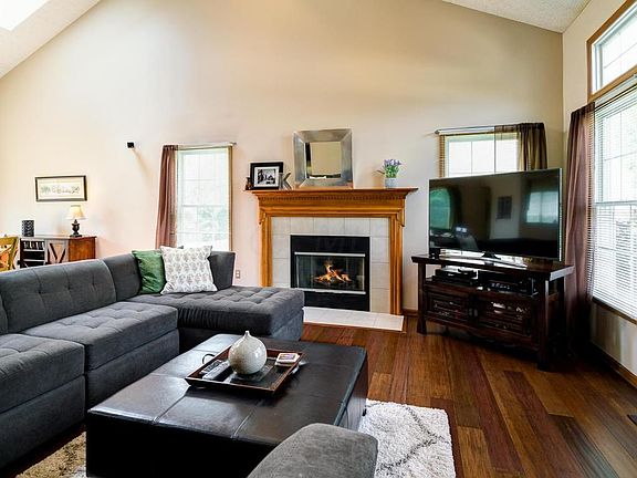 3rd image of 9133 Palomino Dr NW