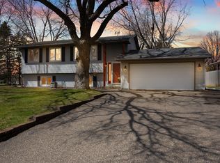 1535 Oakwood Dr, Shoreview, MN 55126