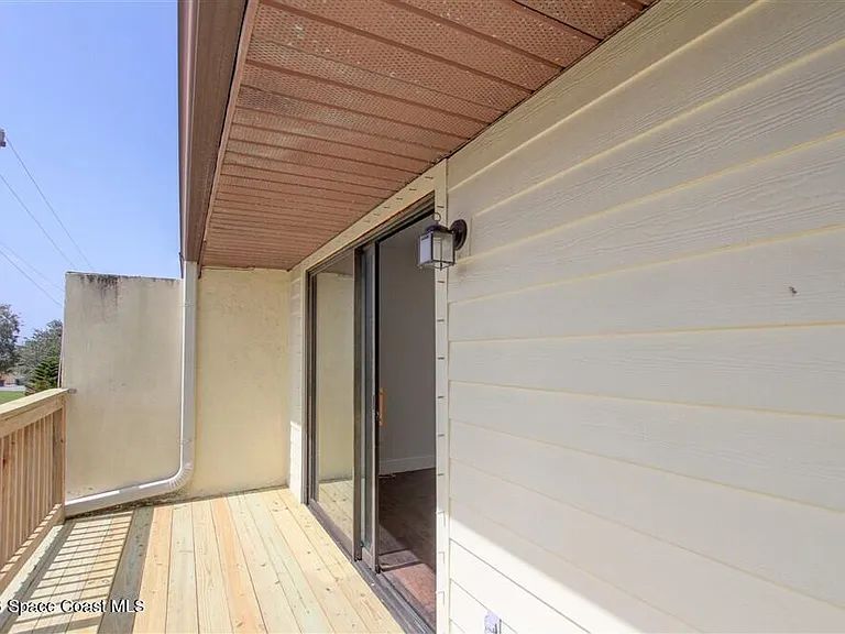283 E Towne Pl — Photo 16
