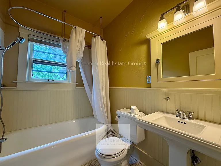 429 E San Rafael St — Photo 35