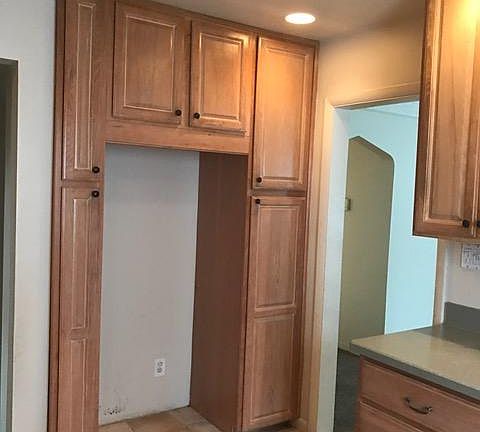 3rd image of 21101 Huntington Ave