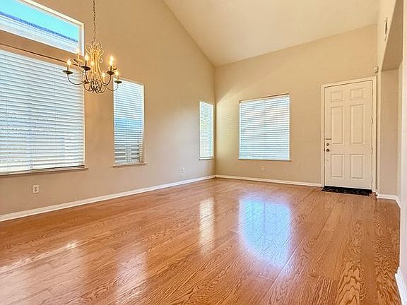 3rd image of 1319 Jacaranda Cir