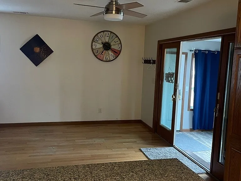 1074 Chapman Lake Dr — Photo 6