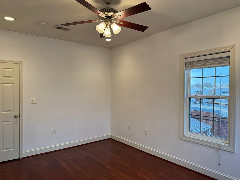 611 Quincy St NW #4 — Photo 35