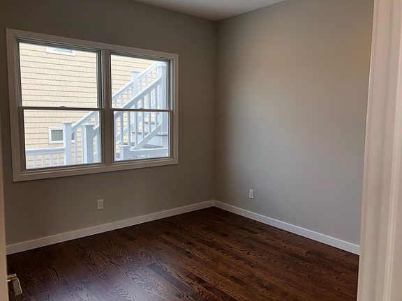 3rd image of 3 N Long Beach Blvd #202