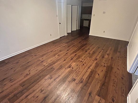 2nd image of 402 Summer Ct #4C