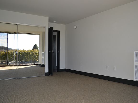 5th image of 2130 Post St APT 505