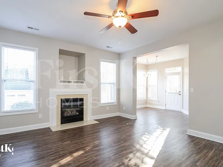 221 Bridgewater Dr — Photo 3