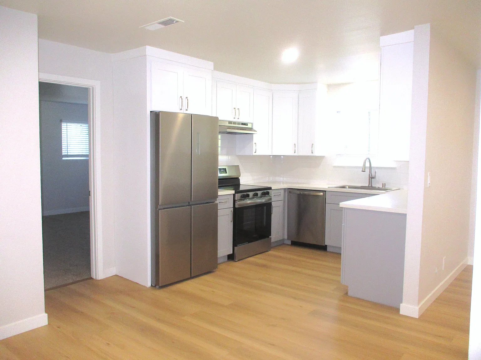 3 bed, $4,250 — Photo 2