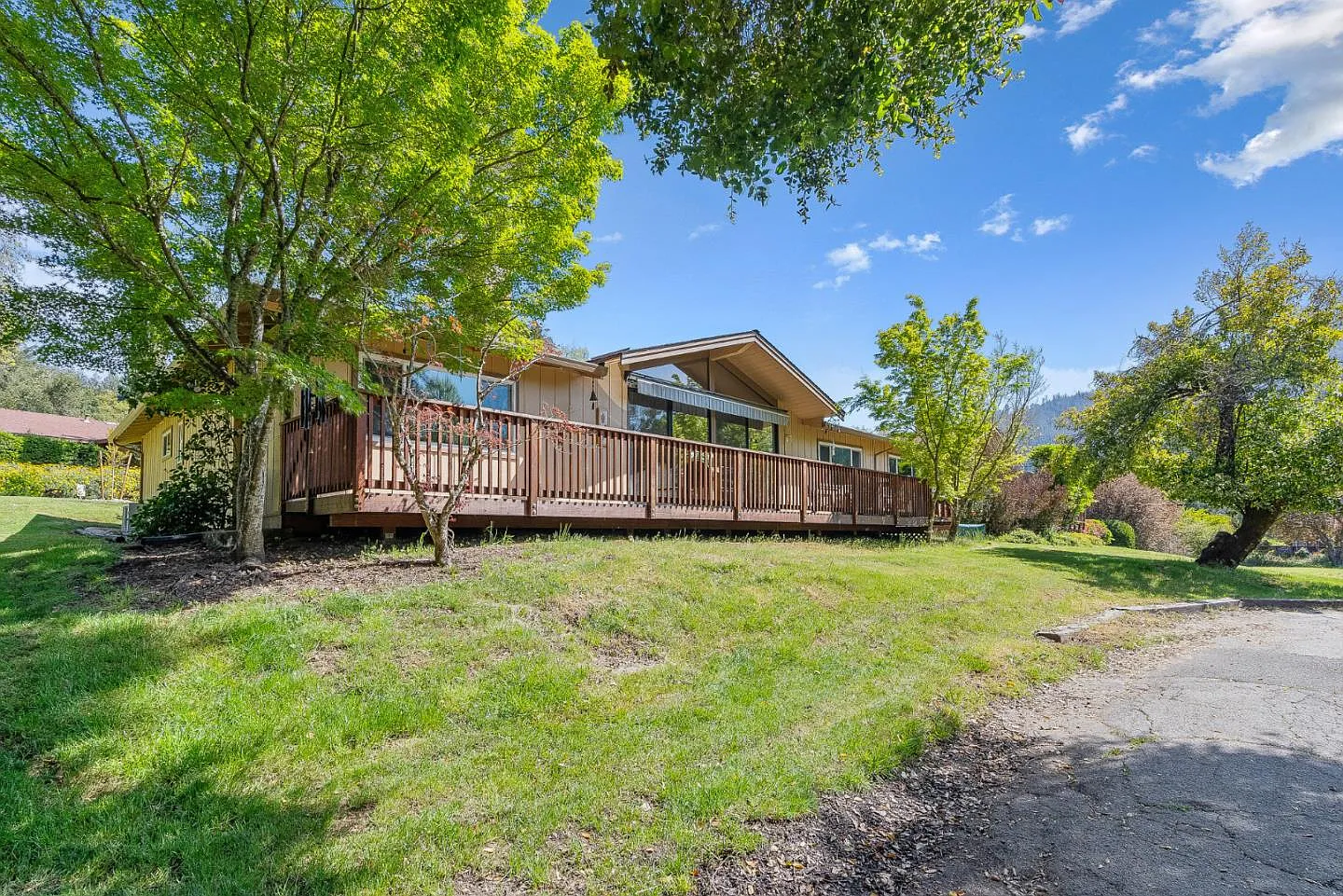 149 E Hilton Dr photo 1