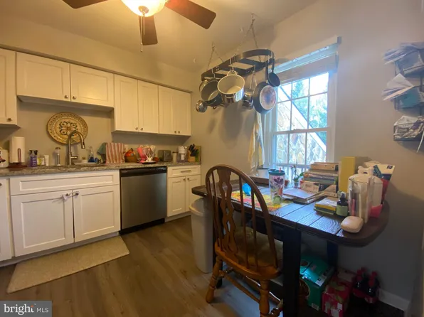 240 Valley Stream Ln, Wayne, PA 19087