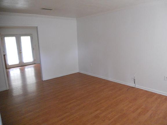 3rd image of 205 Parkdale Dr