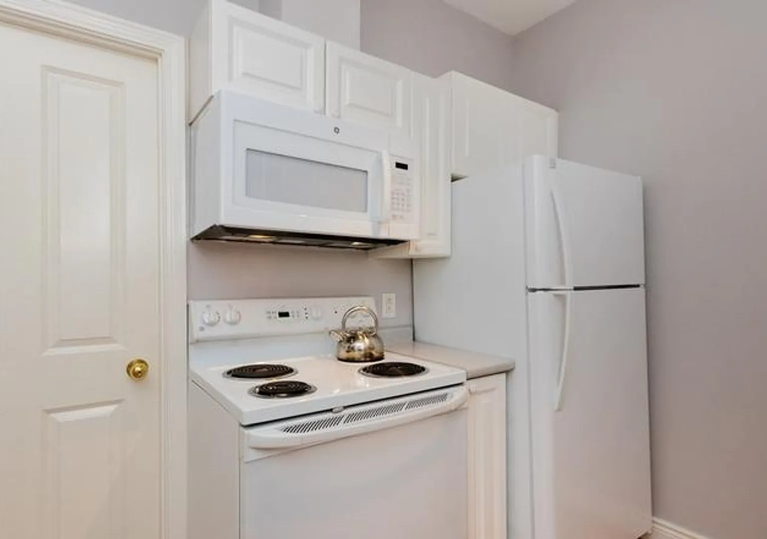Historic Charm in Back Bay — Photo 4
