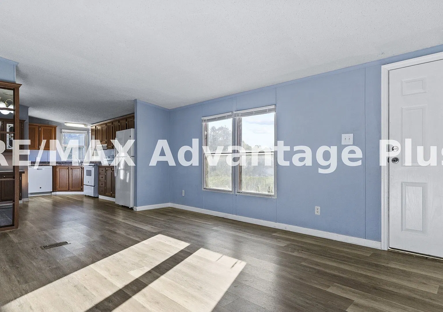 3-Bedroom, 2 bath home with Spacious Deck Minutes from Farmville! — Photo 3