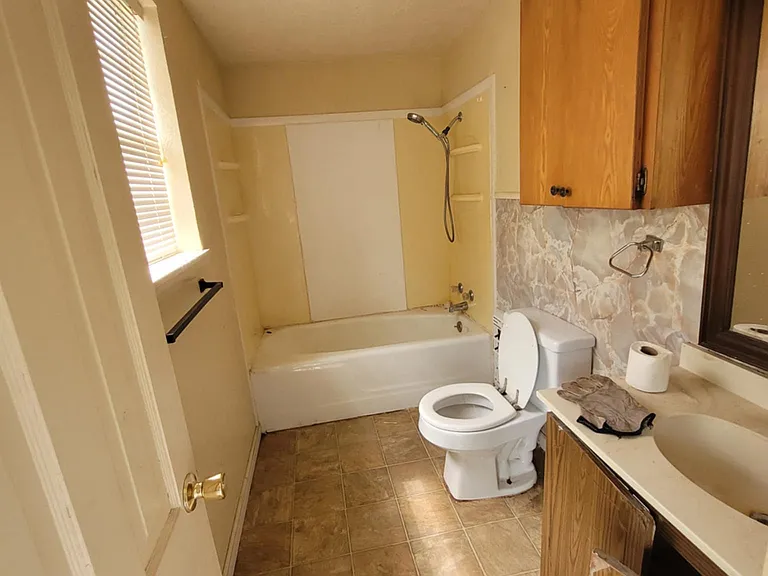 1211 W Oak Ave #1/2 — Photo 6