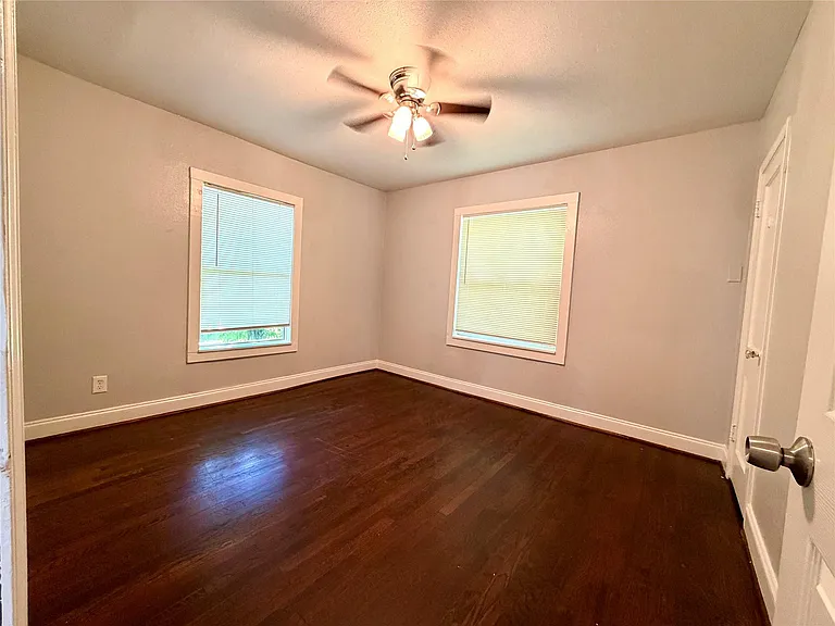7120 Goforth St — Photo 5