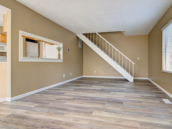 5th image of 44 Dusk Ct Unit 27-E3
