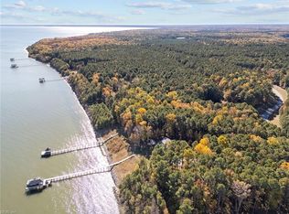 1437 Lawnes Neck Dr, Smithfield, VA