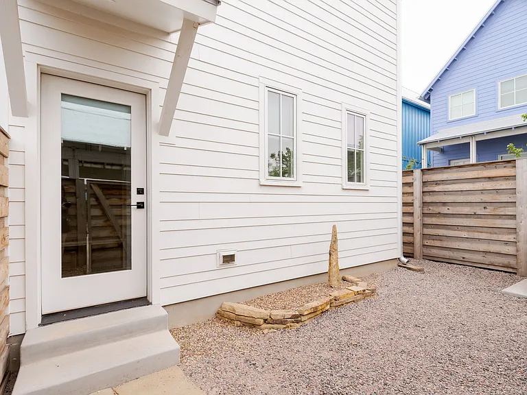 1032 Hangar Dr — Photo 27