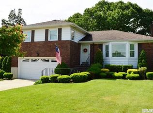 3754 Charles Ct, Seaford, NY 11783