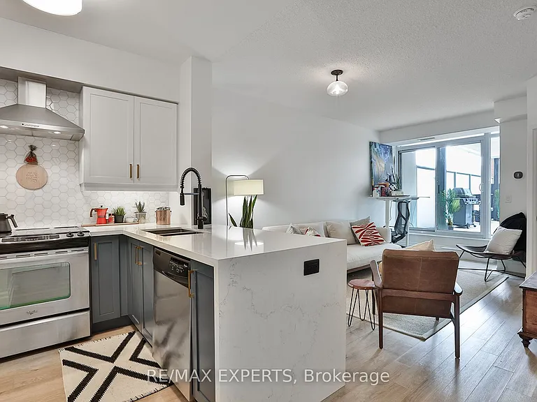 125 Western Battery Rd #404 — Photo 3