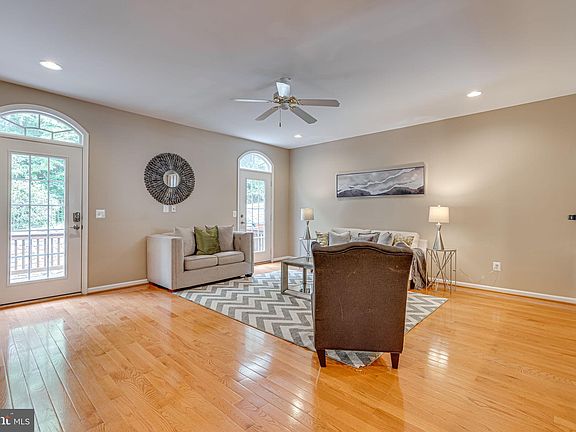 3rd image of 7804 Locust Leaf Ln