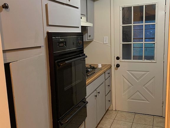 5th image of 3818 Earl St