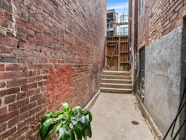 1732 Willard St NW #B — Photo 19