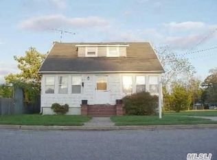 4 Rossmore Ave, Central Islip, NY 11722