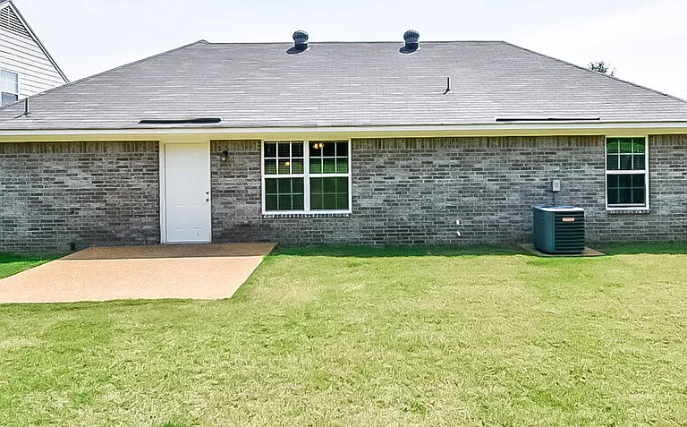 4085 Colton Dr — Photo 16