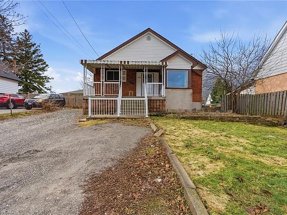 3rd image of 880 Lawrence Rd