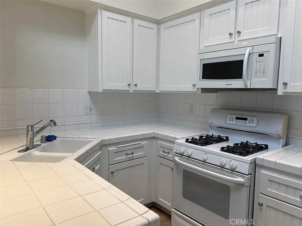 1 bed, 730 sqft, $2,895 — Photo 3