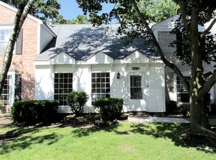 34 Bright Oaks Cir, Cary, IL 60013