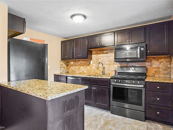 3rd image of 289 Stewart Ave NW