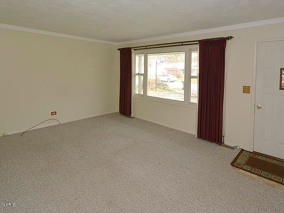 3rd image of 401 Charles St