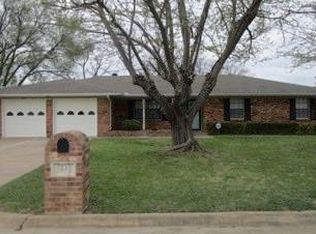 3233 Jamestown Dr, Forest Hill, TX 76140