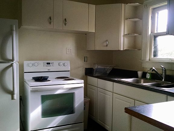 Full kitchen. All appliances