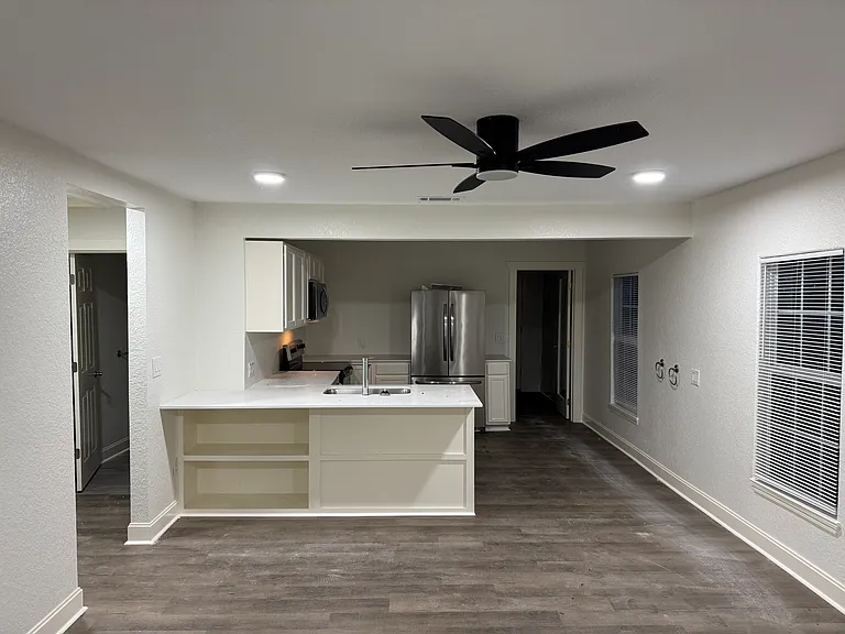 1011 N Valderas St — Photo 20