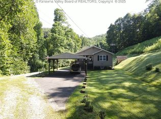306 Ravina Rd, Elkview, WV 25071
