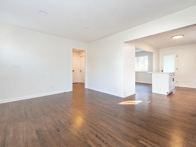 1730 Dallas Ave — Photo 7