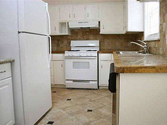 3rd image of 5009 Nina Lee Ln