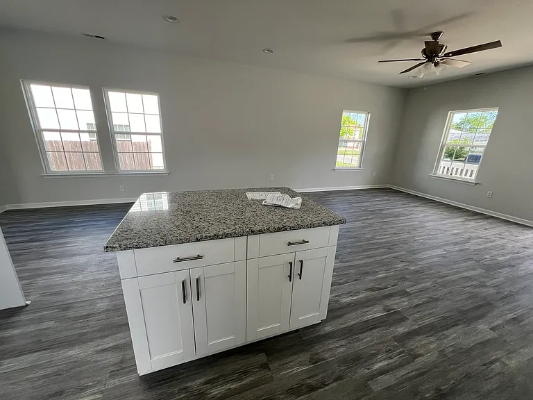 606 Mason Ave — Photo 14