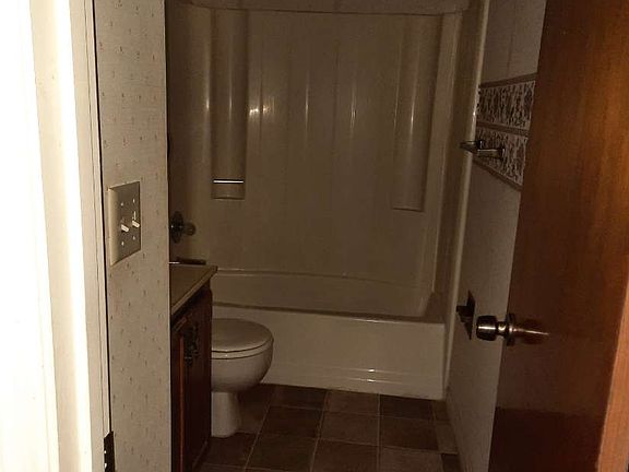 3rd image of 299 NW Lake City Ave