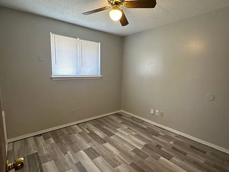 3904 Overland Dr — Photo 29
