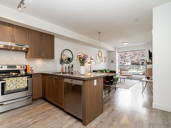 4th image of 827 Roderick Ave #210
