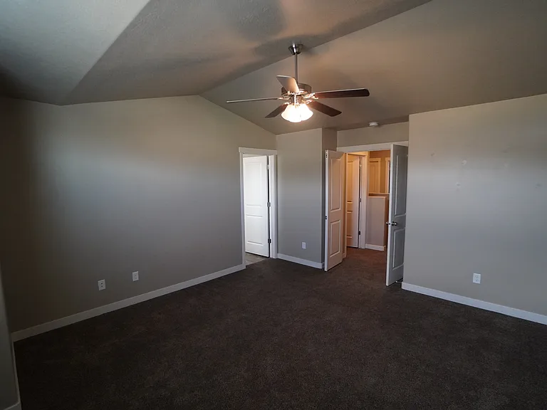 1095 W 2875 N — Photo 21