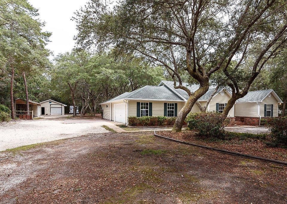 1st image of 902 Lake Dr